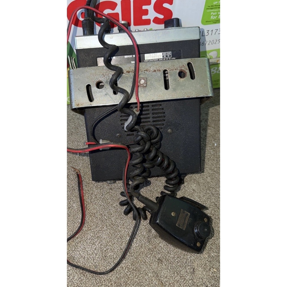 General Electric 40 Channel PLL System 3-5801A 3-5811B W/ Mic CB Radios Untested - Picture 3 of 6